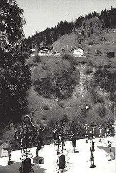 Unterschied zwischen Sonnseite und Schattseite: Bauernhof Stein - Sonnseite. 